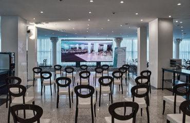 <b>Конференц-зал,</b> 200 мест, 300  м²  <p>1500 грн/час</p>