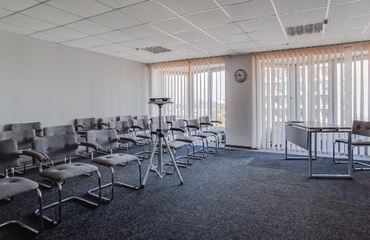 <b>Зал для тренингов, семинаров</b>, 35 мест, 30 м²  <p>900 грн/час</p>