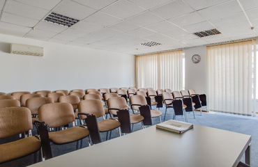 <b>Зал для тренингов, семинаров</b>, 35 мест, 30 м²  <p>900 грн/час</p>