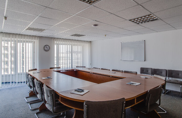 <b>Зал с круглым столом</b>, 20 мест, 30 м² <p>900 грн/час</p>